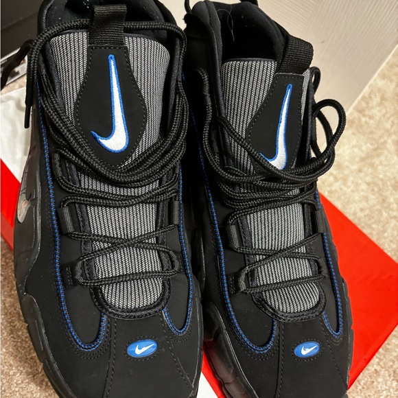 Nike - Picture 2 of 5